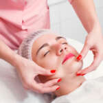 young-woman-getting-spa-treatment-at-beauty-salon-P2ZQFSR.jpg